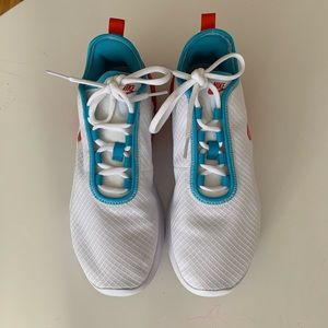 Nike Air Max Motion 2 women’s sneakers